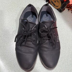 Boys size 5 Oxford Style Shoes